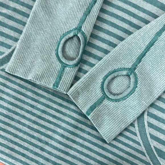 Lululemon Sz 10 Swiftly Tech Long Sleeve Crew Teal Stripe Thumb Hole - Picture 7 of 8